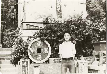 �������F