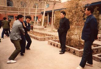 ���K���i